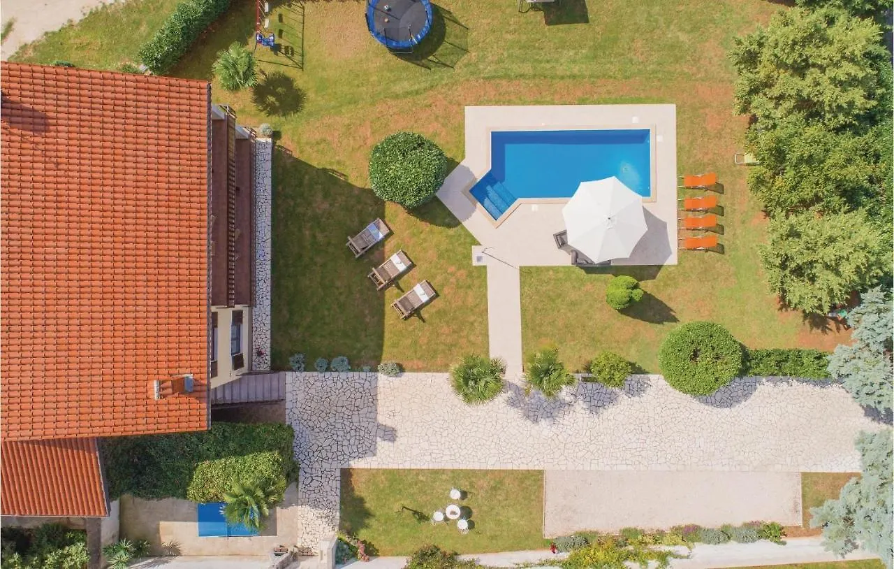 6 Bedroom Lovely Home In Barban Ferienhaus
