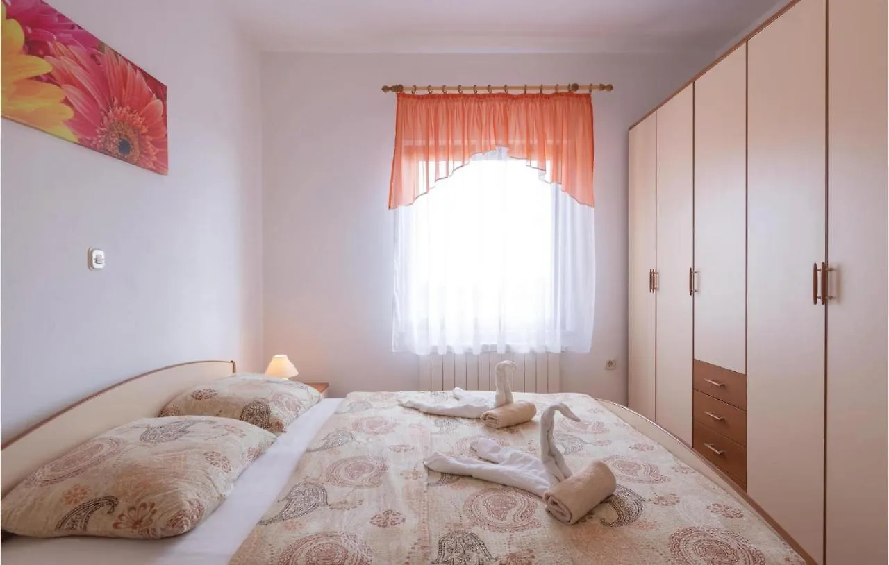 6 Bedroom Lovely Home In Barban